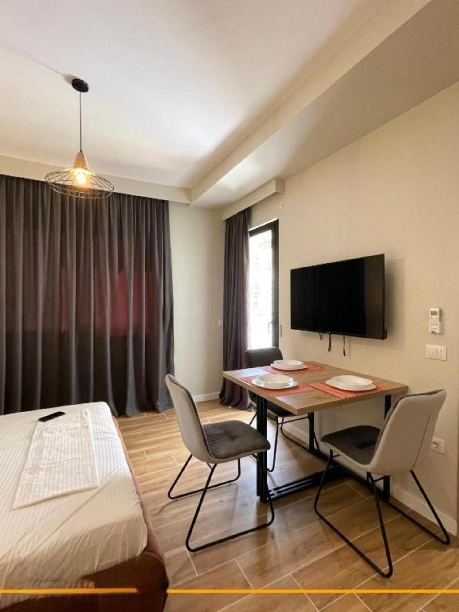 Flori Apartments Sarande Exterior photo