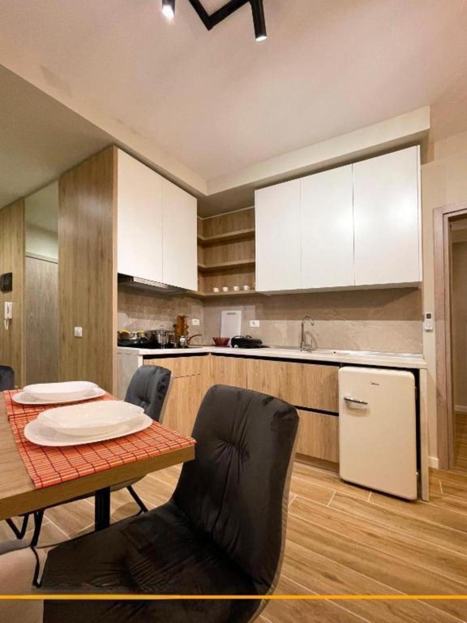 Flori Apartments Sarande Exterior photo