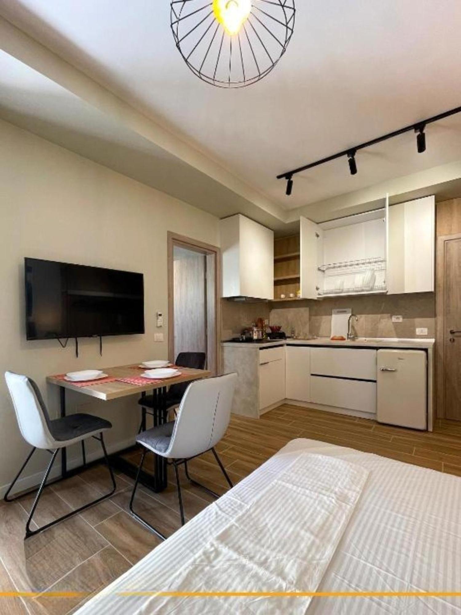 Flori Apartments Sarande Exterior photo